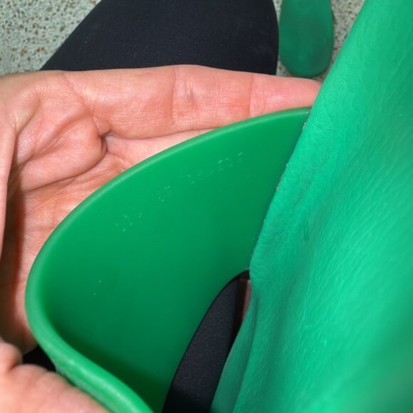 Gucci logo green rubber slides size 39 - Picture 9 of 10